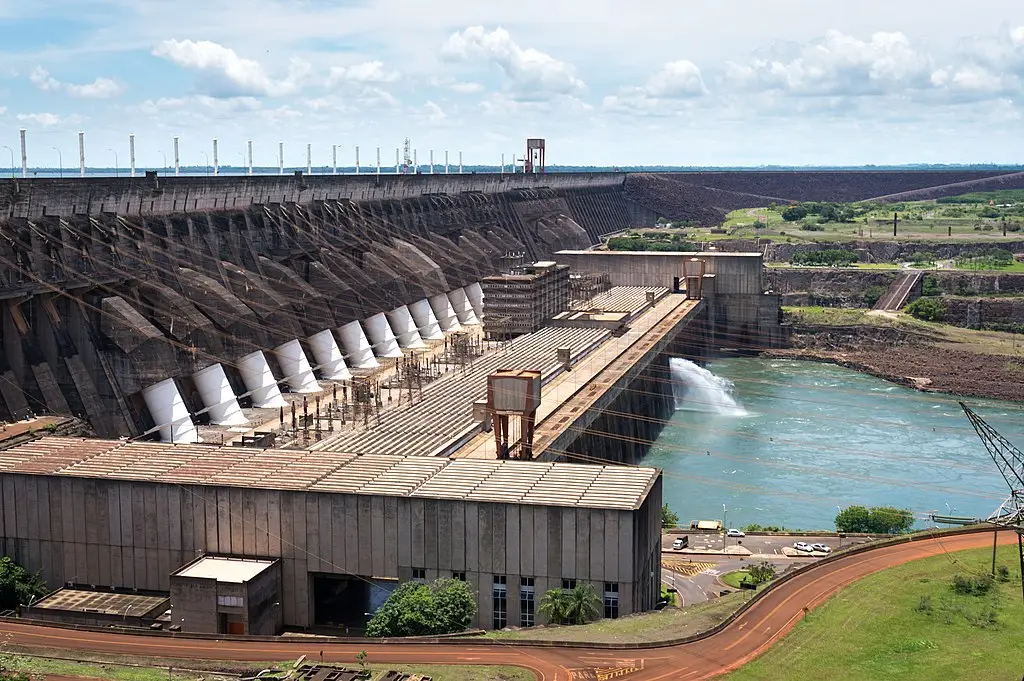 Comitês de Bacias Hidrográficas do Estado do Paraná: Crises Hídricas e Empreendimentos Hidrelétricos